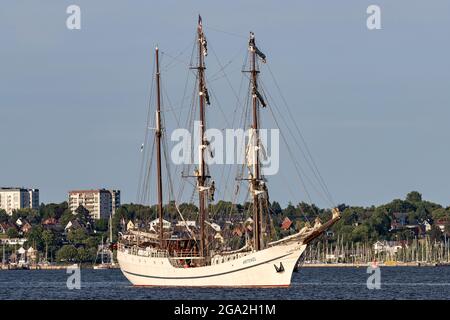 Barque à trois mâts ARTEMIS dans le fjord de Kiel Banque D'Images