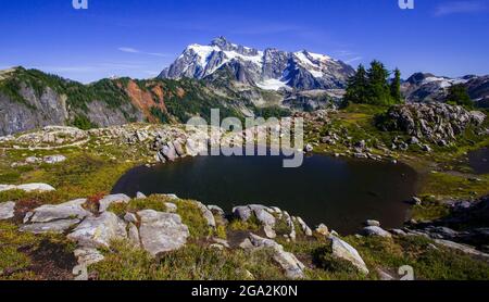 Mont Shuksan vu de l'aire de loisirs nationale de Mount Baker; Washington, États-Unis d'Amérique Banque D'Images