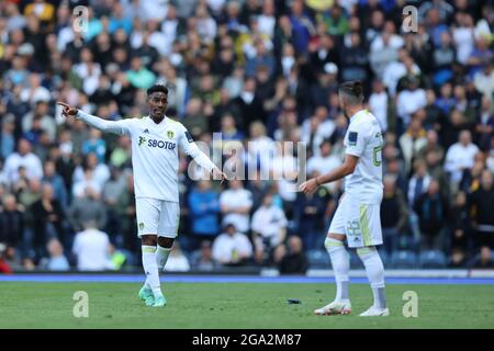 BLACKBURN, ROYAUME-UNI. 28 JUILLET Firpo Junior de Leeds United remonstrates avec Jack Harrison de Leeds United lors du match amical pré-saison entre Blackburn Rovers et Leeds United à Ewood Park, Blackburn, le mercredi 28 juillet 2021. (Credit: Pat Scaasi | MI News) Credit: MI News & Sport /Alay Live News Banque D'Images