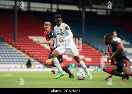 BLACKBURN, ROYAUME-UNI. LE 28 JUILLET, le Junior Firpo de Leeds United attaque Blackburn lors du match amical d'avant-saison entre Blackburn Rovers et Leeds United à Ewood Park, Blackburn, le mercredi 28 juillet 2021. (Credit: Pat Scaasi | MI News) Credit: MI News & Sport /Alay Live News Banque D'Images