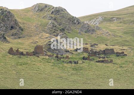 Les ruines du village abandonné de Chontio dans le parc national de Tusheti ; Chontio, Kakheti, Géorgie Banque D'Images