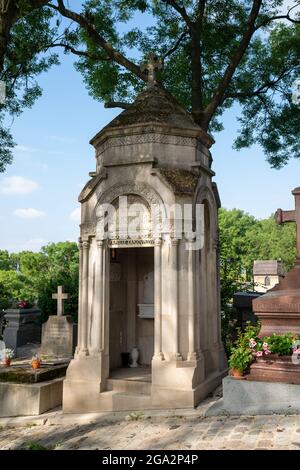 Tombes arméniennes dans le cimetière du Père Lachaise, qui est le plus grand cimetière de Paris, en France. Banque D'Images