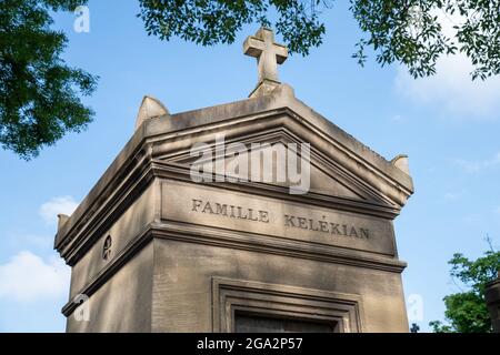 Tombes arméniennes dans le cimetière du Père Lachaise, qui est le plus grand cimetière de Paris, en France. Banque D'Images