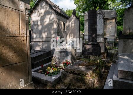 Cimetière de Jim Morrison au cimetière du Père Lachaise, le plus grand cimetière de Paris, en France. Banque D'Images