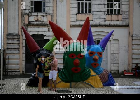 salvador, bahia, brésil - 27 juillet 2021: Sculpture de Pierrot sont vus près du Museuca Casa do Carnaval dans la ville de Salvador. Banque D'Images