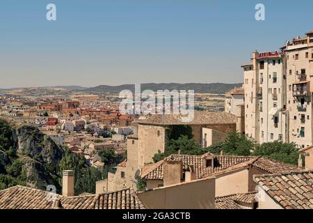 Vue aérienne des gratte-ciels de San Martín depuis la place de la ville de Ronda de Cuenca, Castilla la Mancha, Espagne, Europe Banque D'Images