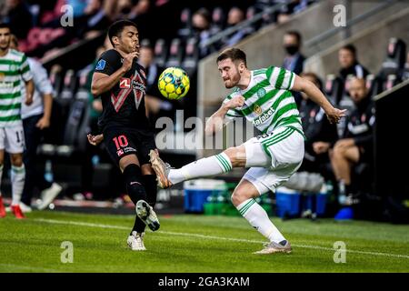 Herning, Danemark. 28 juillet 2021. Anthony Ralston (56) du Celtic et Evander Ferreira (10) du FC Midtjylland vu lors du match de qualification de la Ligue des champions de l'UEFA entre le FC Midtjylland et le Celtic au MCH Arena de Herning. (Crédit photo : Gonzales photo/Alamy Live News Banque D'Images