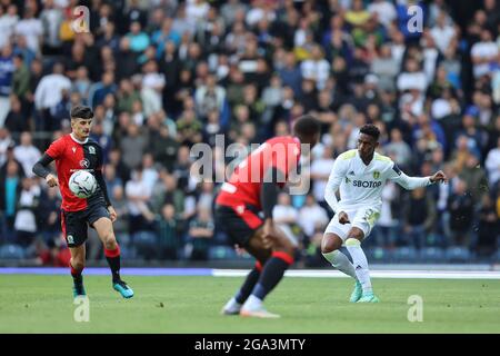 BLACKBURN, ROYAUME-UNI. LE 28 JUILLET, Junior Firpo de Leeds United traverse le match amical d'avant-saison entre Blackburn Rovers et Leeds United à Ewood Park, Blackburn, le mercredi 28 juillet 2021. (Credit: Pat Scaasi | MI News) Credit: MI News & Sport /Alay Live News Banque D'Images