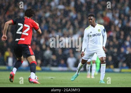 BLACKBURN, ROYAUME-UNI. 28 JUILLET Junior Firpo de Leeds Unis dans la pluie torrentielle lors du match amical avant-saison entre Blackburn Rovers et Leeds Unis à Ewood Park, Blackburn, le mercredi 28 juillet 2021. (Credit: Pat Scaasi | MI News) Credit: MI News & Sport /Alay Live News Banque D'Images