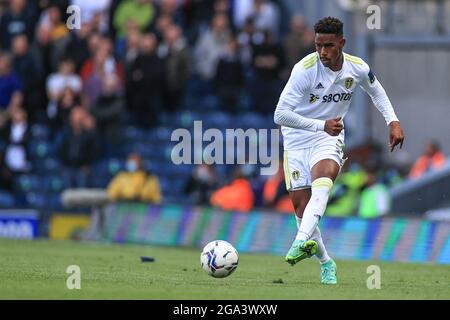 Blackburn, Royaume-Uni. 28 juillet 2021. Junior Firpo #3 de Leeds United en action pendant le match à Blackburn, Royaume-Uni le 7/28/2021. (Photo de Mark Cosgrove/News Images/Sipa USA) crédit: SIPA USA/Alay Live News Banque D'Images