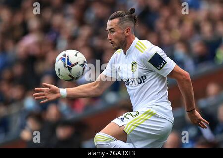 Blackburn, Royaume-Uni. 28 juillet 2021. Jack Harrison #22 de Leeds United contrôle le ballon à Blackburn, Royaume-Uni le 7/28/2021. (Photo de Mark Cosgrove/News Images/Sipa USA) crédit: SIPA USA/Alay Live News Banque D'Images