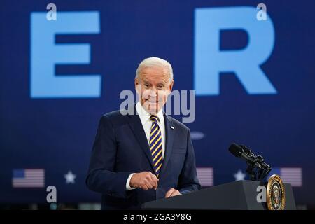 Macungie, États-Unis. 28 juillet 2021. Le président Joe Biden parle de fabrication américaine lors d'une visite à l'usine de Mack Trucks Lehigh Valley Operations à Macungie, aux États-Unis. Crédit : Chase Sutton/Alay Live News Banque D'Images