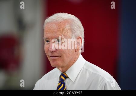 Macungie, États-Unis. 28 juillet 2021. Le président Joe Biden parle de fabrication américaine lors d'une visite à l'usine de Mack Trucks Lehigh Valley Operations à Macungie, aux États-Unis. Crédit : Chase Sutton/Alay Live News Banque D'Images