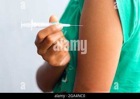 image d'une technique d'auto-injection. Banque D'Images