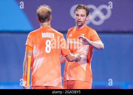 TOKYO, JAPON - JUILLET 27 : Mirco Pruijser des pays-Bas célèbre son quatrième but avec Billy Bakker des pays-Bas en compétition sur le Pool B des hommes lors des Jeux Olympiques de Tokyo 2020 au Stade de hockey Oi le 27 juillet 2021 à Tokyo, Japon (photo de Yannick Verhoeven/Orange Pictures) NOCNSF Banque D'Images