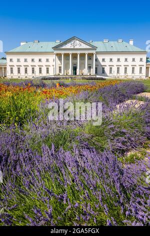 Empirovy zamek Kacina (nar. Kulturni pamatka, 1806, arche. F. Schuricht), Stredocesky kraj, Ceska republika / Château de Kacina, site culturel national Banque D'Images