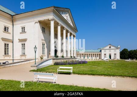 Empirovy zamek Kacina (nar. Kulturni pamatka, 1806, arche. F. Schuricht), Stredocesky kraj, Ceska republika / Château de Kacina, site culturel national Banque D'Images