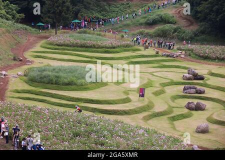 Shizuoka, Japon. 27 juillet 2021. Une vue d'ensemble des Jeux Olympiques de Tokyo 2020 - finale de l'ensemble des femmes en vélo de montagne à l'Izu MTB course à Shizuoka, Japon, 27 juillet 2021. Credit: Hitoshi Mochizuki/AFLO/Alamy Live News Banque D'Images
