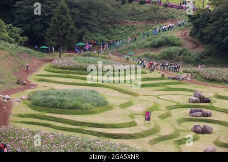 Shizuoka, Japon. 27 juillet 2021. Une vue d'ensemble des Jeux Olympiques de Tokyo 2020 - finale de l'ensemble des femmes en vélo de montagne à l'Izu MTB course à Shizuoka, Japon, 27 juillet 2021. Credit: Hitoshi Mochizuki/AFLO/Alamy Live News Banque D'Images