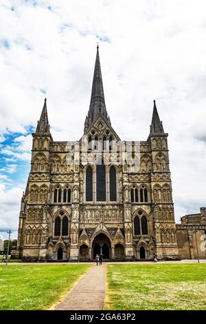 Cathédrale de Salisbury dans le wiltshire, angleterre, royaume-uni. Banque D'Images