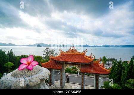 Pagode de Nice Cai Bau dans le district de Van Don province de Quang Ninh au nord du Vietnam Banque D'Images