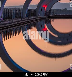 Le canal menant au sommet de la roue Falkirk. La roue de Falkirk est un ascenseur tournant en Écosse reliant le Forth et le canal de Clyde avec le Banque D'Images