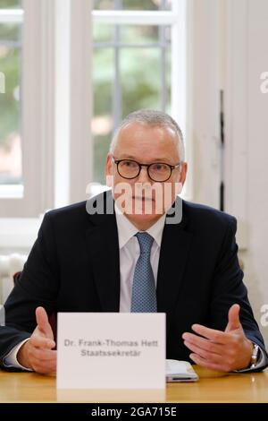 Vechta, Allemagne. 29 juillet 2021. Le secrétaire d'État du ministère de la Justice de la Basse-Saxe, le Dr Frank-Thomas Net, parle au centre correctionnel pour femmes. Le service correctionnel axé sur la traumatothérapie a maintenant été officiellement ouvert à la prison. Credit: Markus Hibbeler/dpa/Alay Live News Banque D'Images