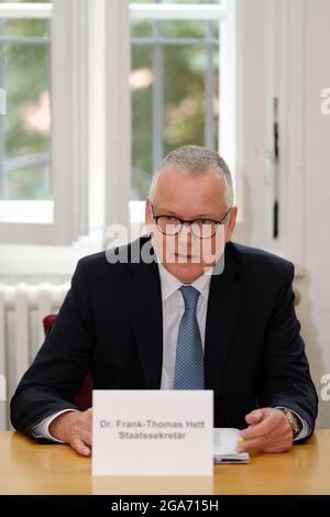 Vechta, Allemagne. 29 juillet 2021. Le secrétaire d'État du ministère de la Justice de la Basse-Saxe, le Dr Frank-Thomas Net, parle au centre correctionnel pour femmes. Le service correctionnel axé sur la traumatothérapie a maintenant été officiellement ouvert à la prison. Credit: Markus Hibbeler/dpa/Alay Live News Banque D'Images