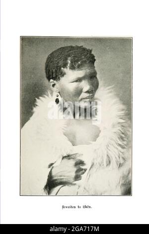 Portrait d'une femelle Bushman du livre ' Spectats of Bushman folklore ' de Bleek, W. H. I. (Wilhelm Heinrich Emmanuel), Lloyd, Lucy Catherine, Theal, George McCall, 1837-1919 publié à Londres par G. Allen & Company, ltd. En 1911. Les San peuples (également Saan), ou Bushmen, sont membres de divers groupes indigènes de chasseurs-cueilleurs de Khoe, de Tuu ou de langue Kxʼa qui sont les premières nations de l'Afrique australe, et dont les territoires couvrent le Botswana, la Namibie, l'Angola, la Zambie, le Zimbabwe, Lesotho et Afrique du Sud. Banque D'Images