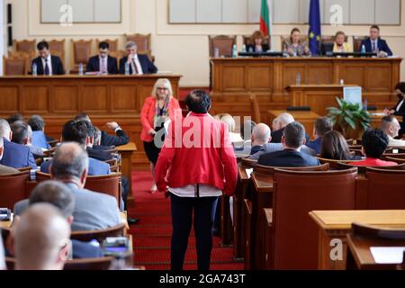 Sofia, Bulgarie - 29 juillet 2021 : les députés sont vus dans la salle plénière du Parlement de l'Assemblée nationale de la République de Bulgarie pendant une session. Banque D'Images