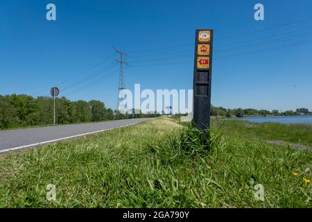 Panneau de la piste cyclable néerlandaise (piste cyclable) - panneau de la piste cyclable, avec numéros en poste aux pays-Bas Banque D'Images