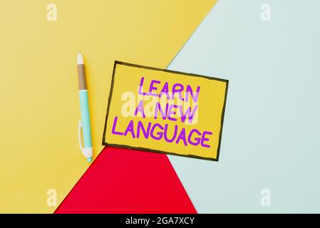 Écriture de texte apprendre UNE nouvelle langue. Mot écrit sur la capacité de communiquer dans la deuxième langue étrangère coloré Perpective pensée positive Banque D'Images