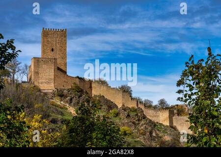 Vue sur le château d'Yedra dans la ville de Cazorla, province de Jaen, Andalousie, Espagne. Banque D'Images