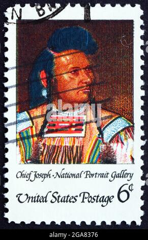 ÉTATS-UNIS D'AMÉRIQUE - VERS 1968 : un timbre imprimé aux États-Unis montre le chef Joseph, Portrait, chef de la tribu des nez Perce, vers 1968 Banque D'Images