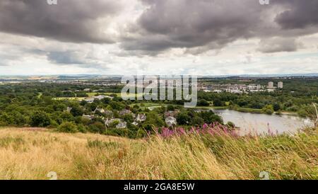 Duddingston Loch est une réserve naturelle avec vue sur la banlieue d'Édimbourg, en Écosse, au Royaume-Uni Banque D'Images