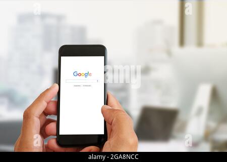 San Francisco, Etats-Unis - juillet 2021: Site Web de Google sur l'écran de téléphone mobile Banque D'Images