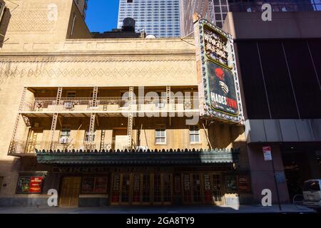 Un an après l'arrêt de Broadway en raison de la crise croissante de la COVID-19. Banque D'Images