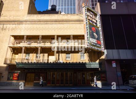 Un an après l'arrêt de Broadway en raison de la crise croissante de la COVID-19. Banque D'Images