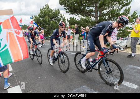 INEOS Grenadiers équipe en action pendant la montée du Mont-Ventoux en Tour de France 2021.la 11e étape du Tour de France 2021 a lieu entre Sorgues et Malaucène avec une double ascension du Mont-Ventoux. Le vainqueur de la scène est Wout Van Aert. Banque D'Images