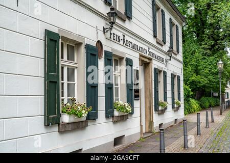 Duisburg Friemershein, centre du vieux village, Fein Restauration Schumachers, sur la place de l'église, NRW, Allemagne Banque D'Images