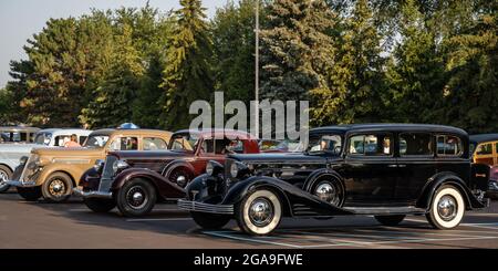 PLYMOUTH, MI/USA - le 26 JUILLET 2021 : trois voitures LaSalle de Cadillac au Concours d'élégance of America à l'auberge de St. John's. Banque D'Images