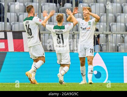 Michael Wentzel, MG 20 célèbre son but, heureux, rire, célébration, 0-2, Michel Lieder, MG 16 Luiz Skraback, MG 31 dans le match amical FC BAYERN MUENCHEN - BORUSSIA MÖNCHENGLADBACH 0-2 le 28 juillet 2021 à Munich, Allemagne saison 2021/2022, match X, 1.Bundesliga, FCB, Gladbach, München, X.Spieltag. © Peter Schatz / Alamy Live News Banque D'Images