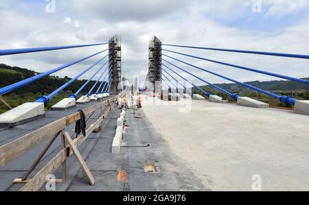 Kurow, Pologne. 29 juillet 2021. La construction d'un nouveau pont est en cours à Kurow sur DK 75 près de Nowy Sacz dans la petite Pologne crédit: SOPA Images Limited/Alamy Live News Banque D'Images