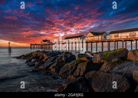 SOUTHWOLD, Suffolk/UK - 24 MAI : lever de soleil sur Southwold Pier dans le Suffolk, le 24 mai 2017 Banque D'Images