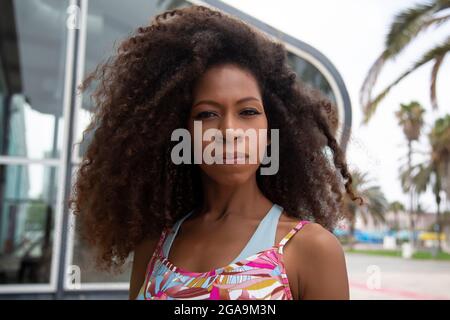 gros plan portrait de la belle jeune femme afro Banque D'Images