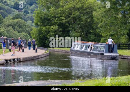 TREVOR, WREXHAM, PAYS DE GALLES - JUILLET 15 : vue sur le bassin de Trevor à Trevor, Wrexham, pays de Galles, Royaume-Uni le 15 juillet 2021. Personnes non identifiées Banque D'Images