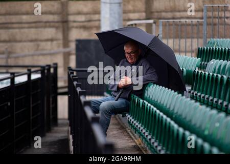 Aberystwyth, Royaume-Uni. 29 juillet 2021. Un supporter avant le match. Connahs Quay et FC Prishtina dans le cadre de la 2e partie de qualification de l'UEFA Europa Conference League à Park Avenue le 29 juillet 2021. Crédit : Lewis Mitchell/Alay Live News Banque D'Images