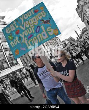 Mars officiel des droits des animaux, Londres, 2018. Les militants d’Evanna Lynch, Derek Sarno et Vega défilent dans la capitale du Royaume-Uni le 25 août 2018 Banque D'Images