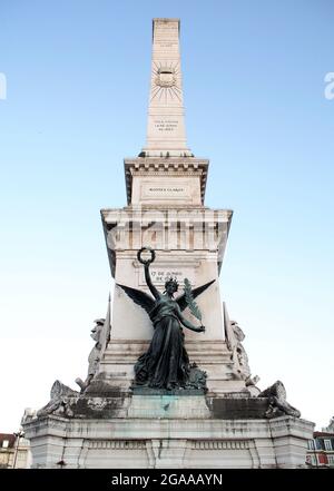 Statue symbolisant la victoire au nord du Monument aux restaurateurs de la place Restauradores, érigée en 1886, Lisbonne, Portugal Banque D'Images