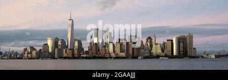 Vue panoramique sur la ville de New York, vue sur les gratte-ciel de Manhattan au crépuscule Banque D'Images